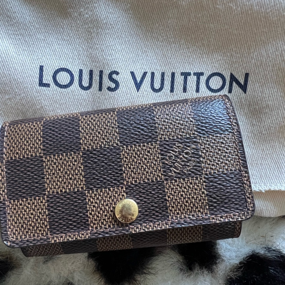 Authentic Louis Vuitton Damier Key Holder